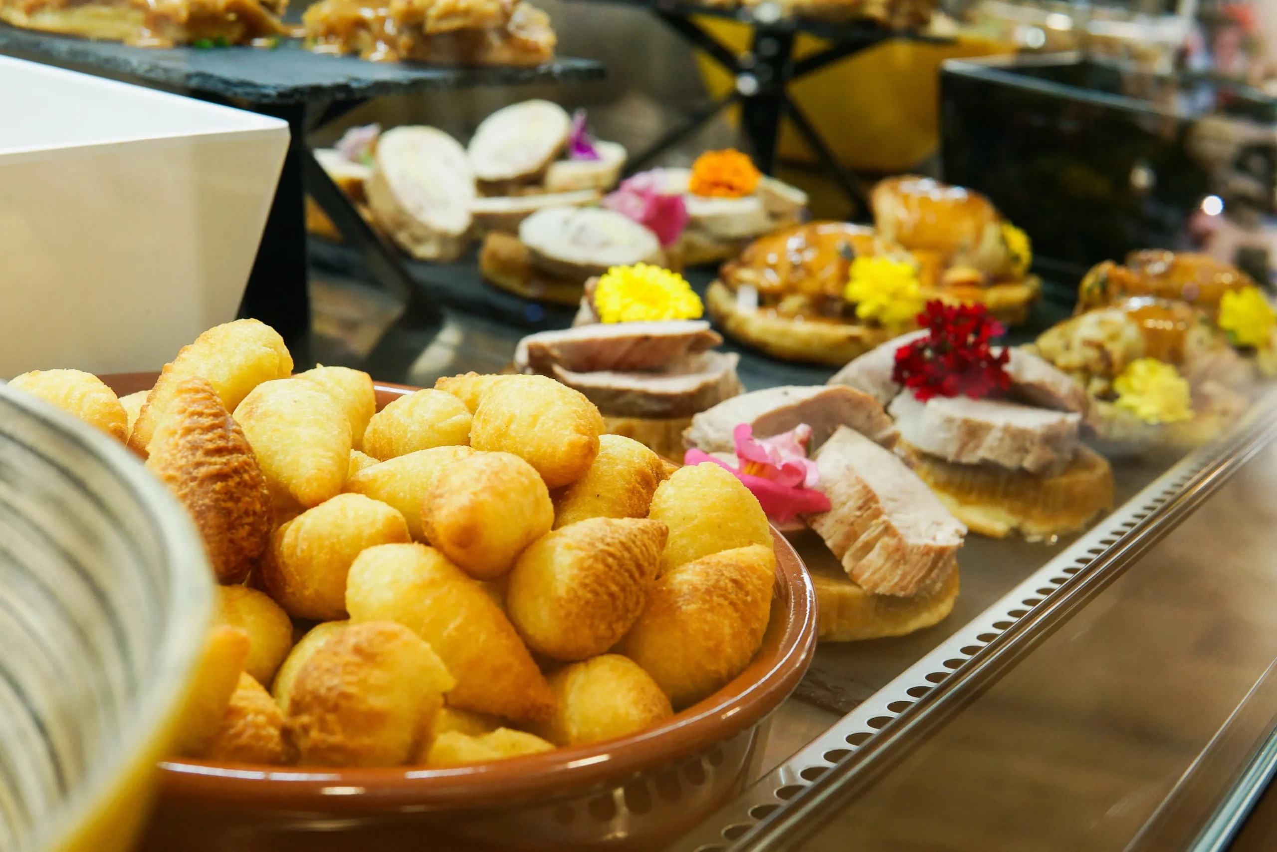 Illustration de Au festin des saveurs